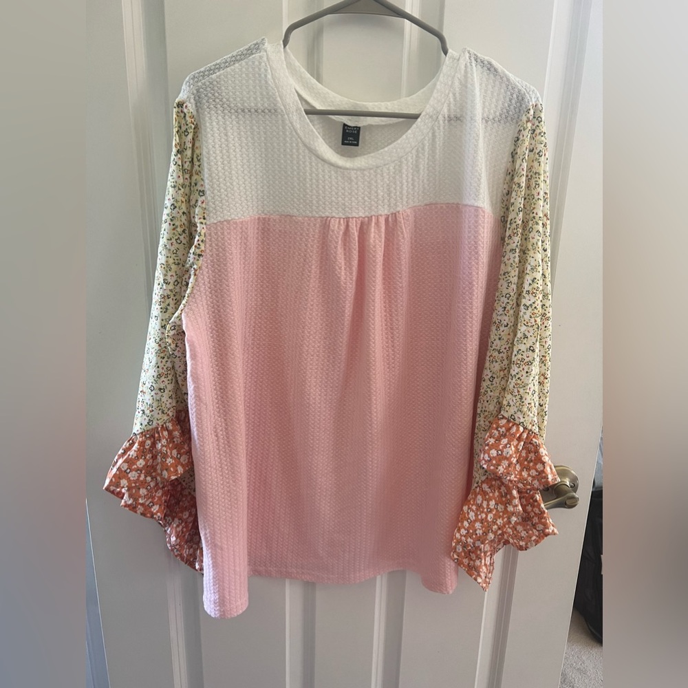 EMERY ROSE Plus Contrast Ditsy Floral Print Flounce Sleeve Top